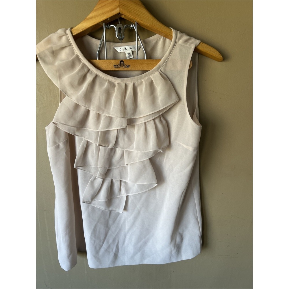 CAbi Women's Blouse Xs Beige Cream Le‎ Femme Sleeveless Ruffle Front Sheer